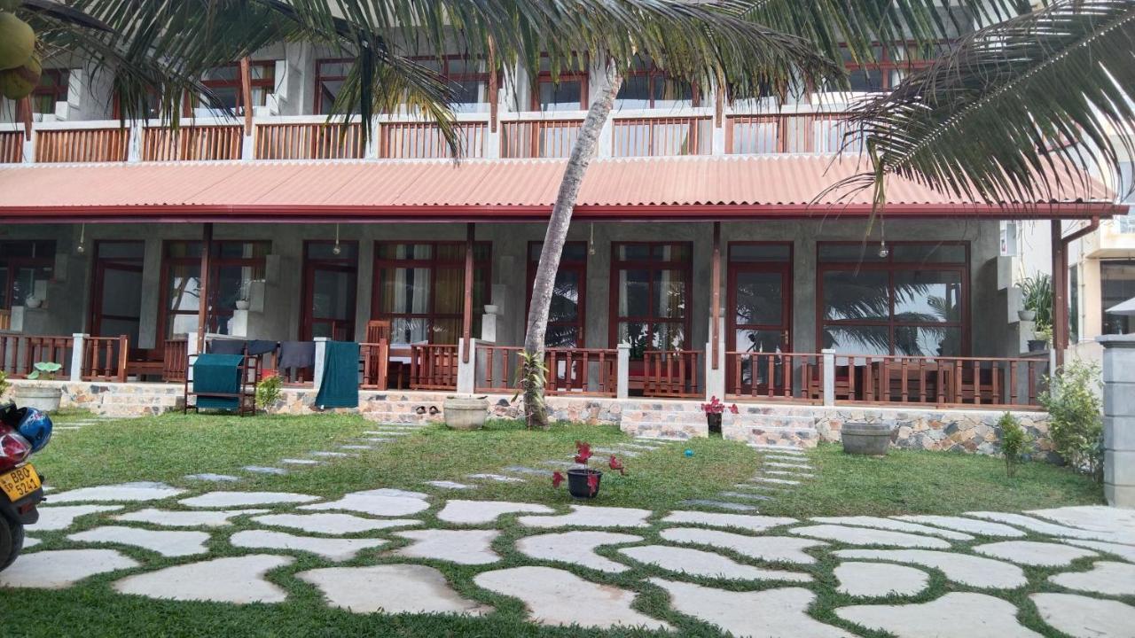 Relax Beach Resort ウェリガマ エクステリア 写真